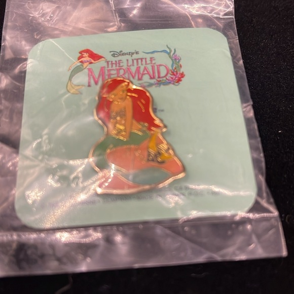 Disney Little Mermaid pin - Picture 2 of 3